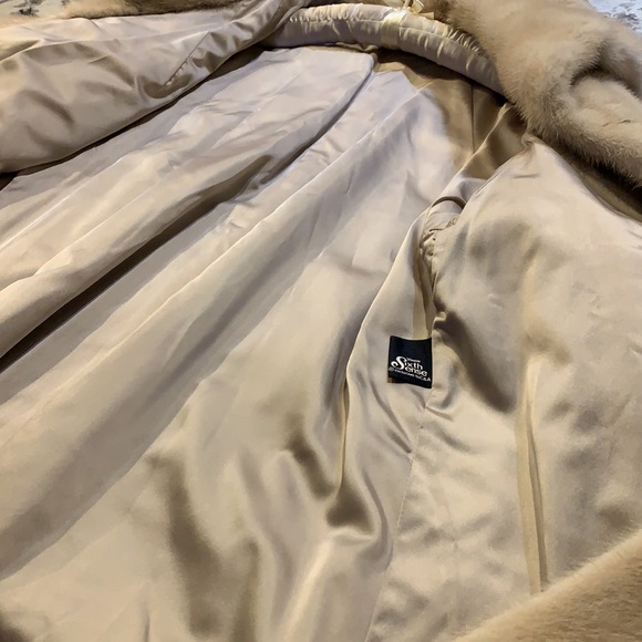 Saga Mink Fur 3/4 length - Picture 4 of 4